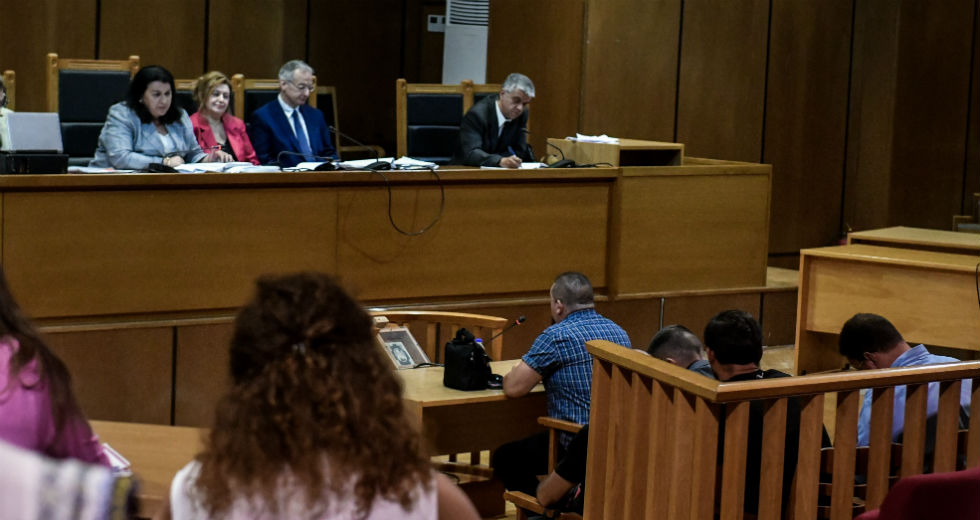 Η Μπέτυ Μπαζιάνα στη δίκη της Χρυσής Αυγής- Δηλώνουν άγνοια οι κατηγορούμενοι