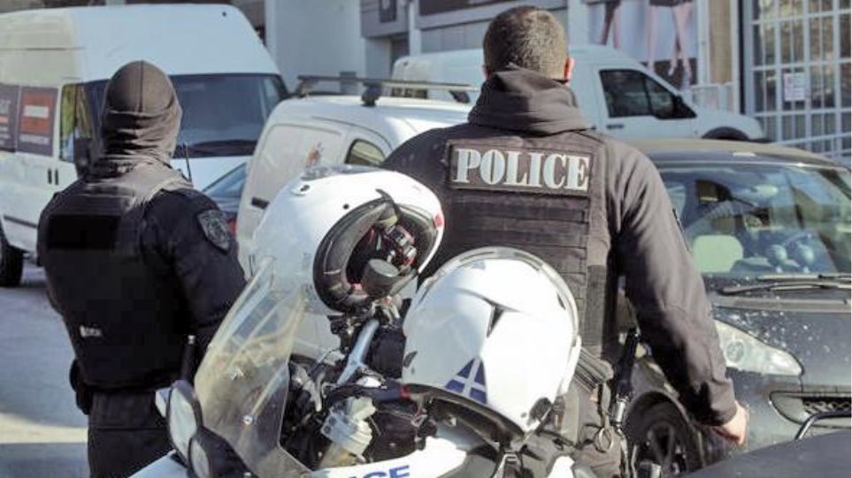 Αιματηρή ληστεία στο κέντρο – Μαχαίρωσαν περιπτερά