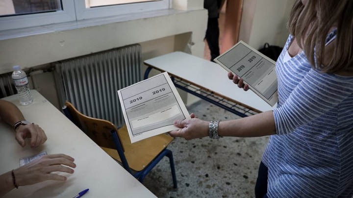 Πανελλαδικές: Οι μητέρες που ξεπέρασαν και τα “παιδιά τους”