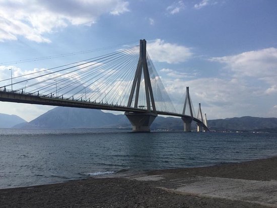 Συναγερμός: Ποδηλάτης έπεσε από τη γέφυρα Ρίου – Αντιρρίου