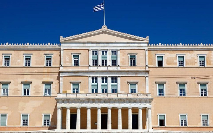 Βουλή: Παραιτήθηκαν δύο συγγενείς εργαζομένων για λόγους ευθιξίας