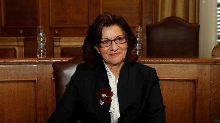 “Τα μεσαία στρώματα θα χάσουν, αν κόψει τα επιδόματα ο κ. Μητσοτάκης”