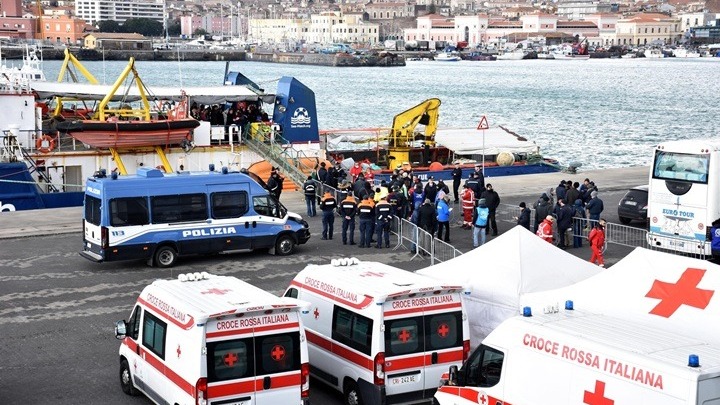 Αυξάνεται η ένταση με το Sea Watch, που παραμένει μπλοκαρισμένο στα ανοικτά της Λαμπεντούζα με 42 μετανάστες