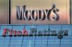 Moody’s και Fitch: Θετικά μηνύματα αλλά και προειδοποιήσεις για NΔ
