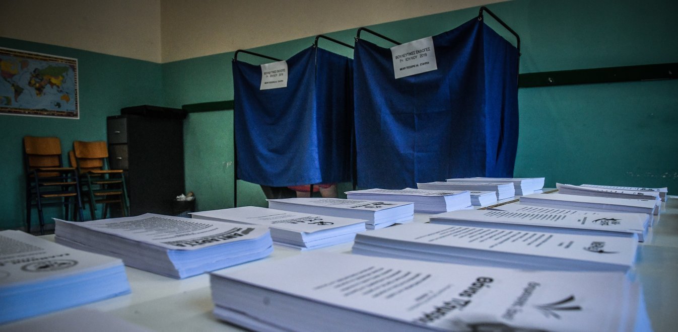 Επαναλαμβάνεται η εκλογική διαδικασία στα Εξάρχεια – Κουκουλοφόροι έκλεψαν κάλπες