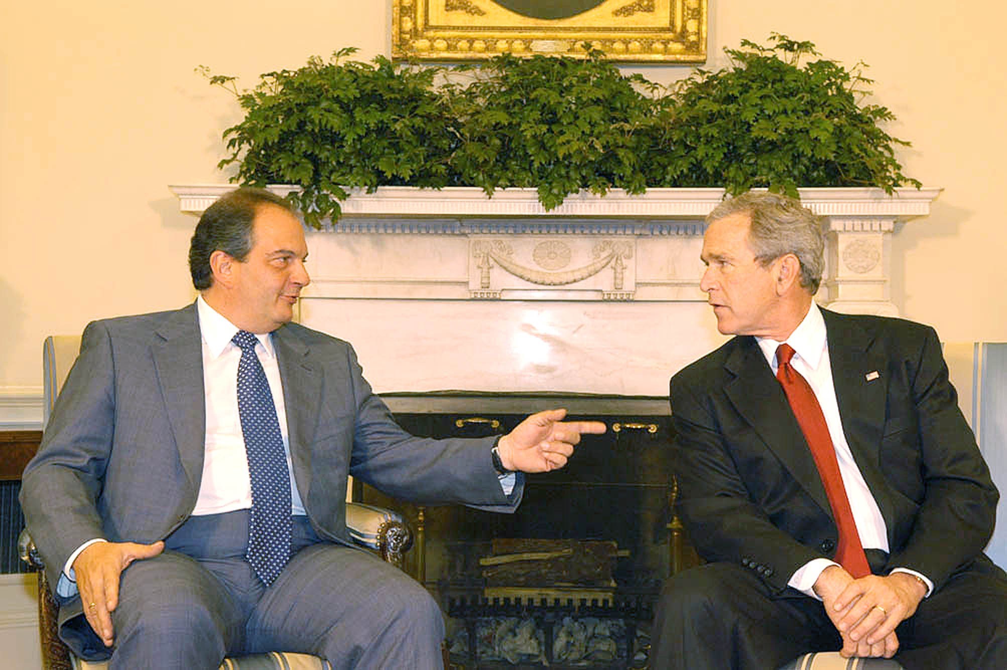 Νέες απαντήσεις “καραμανλικών” για την επιστολή στον Μπους