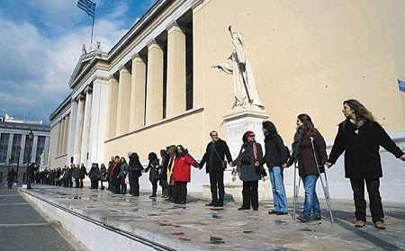 Ανέφικτη και απρόσφορη η “κατάργηση” του ασύλου