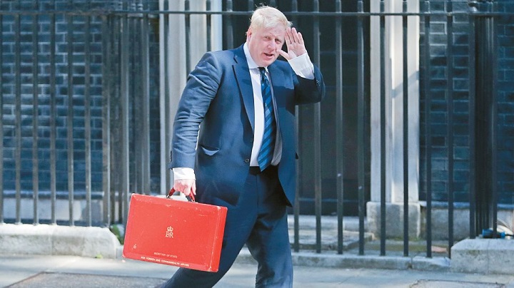 “Βρετανικό χιούμορ” ο Μπόρις Τζόνσον στη Ντάουνιγκ Στριτ;