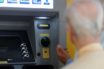 Τσουχτερές χρεώσεις στις διατραπεζικές συναλλαγές μέσω ΑΤΜ – Αναλυτικά ανά Τράπεζα