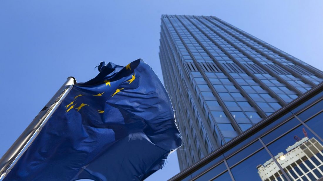 Αντιπρόεδρος ΕΚΤ: Όλες οι επιλογές ανοικτές ως προς τη νομισματική πολιτική στην ευρωζώνη