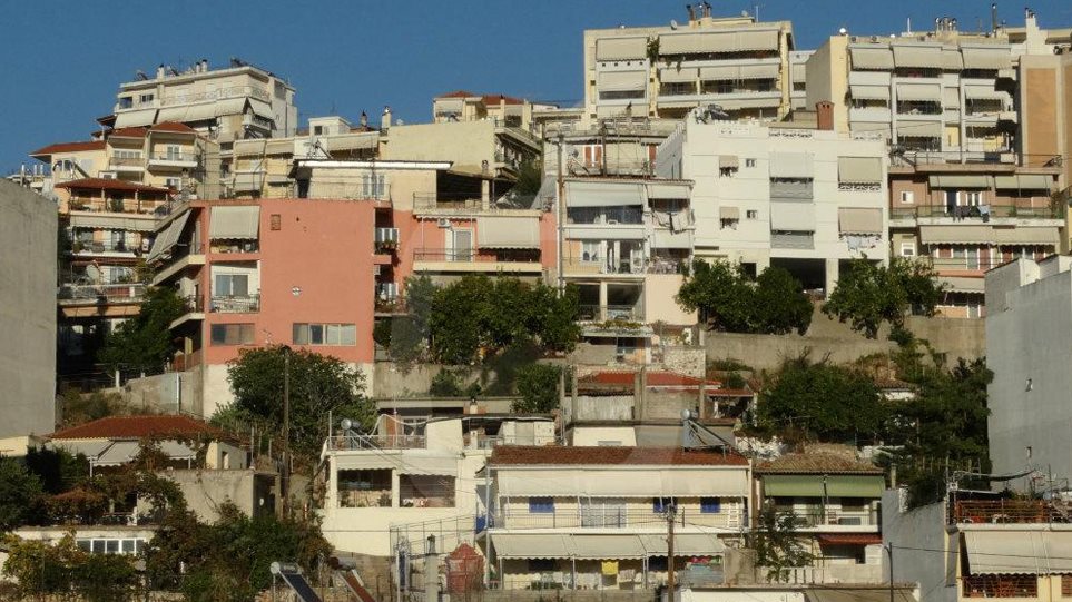 Σε τρία και όχι σε δύο χρόνια η μείωση του ΕΝΦΙΑ κατά 30%…