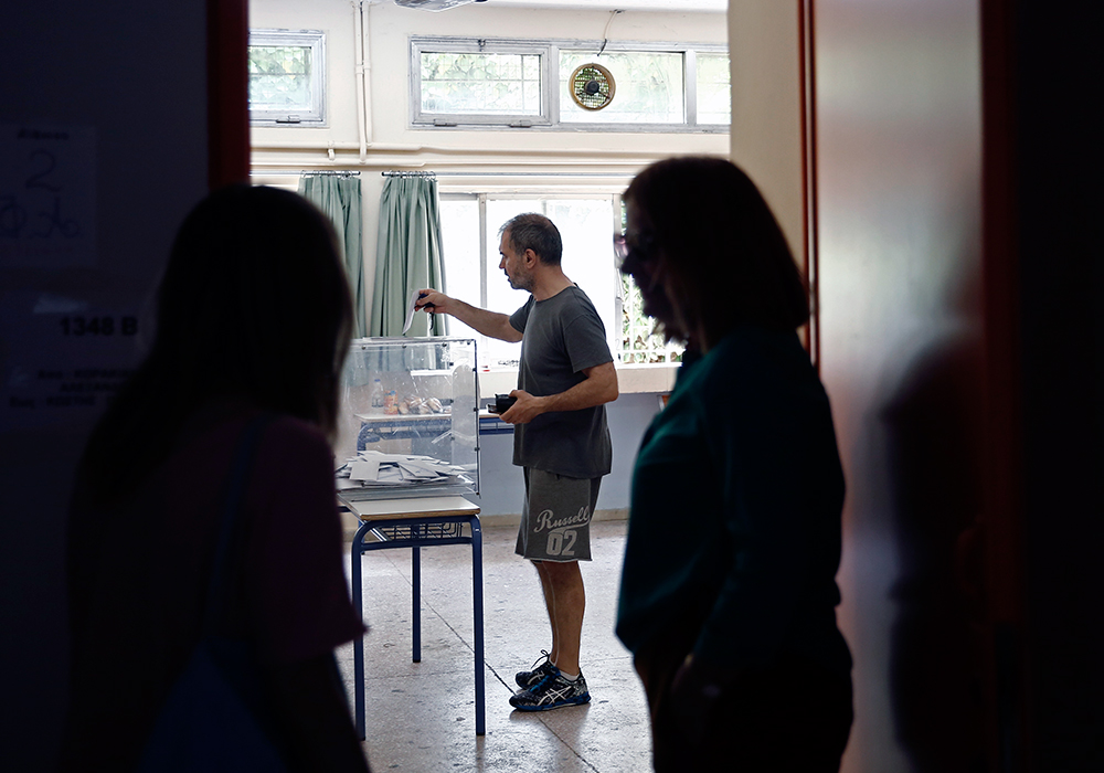 Η “ακτινογραφία” της ψήφου: Η Ν.Δ κερδίζει τους ψηφοφόρους 35+ και ο ΣΥΡΙΖΑ πρώτος στους 17-34