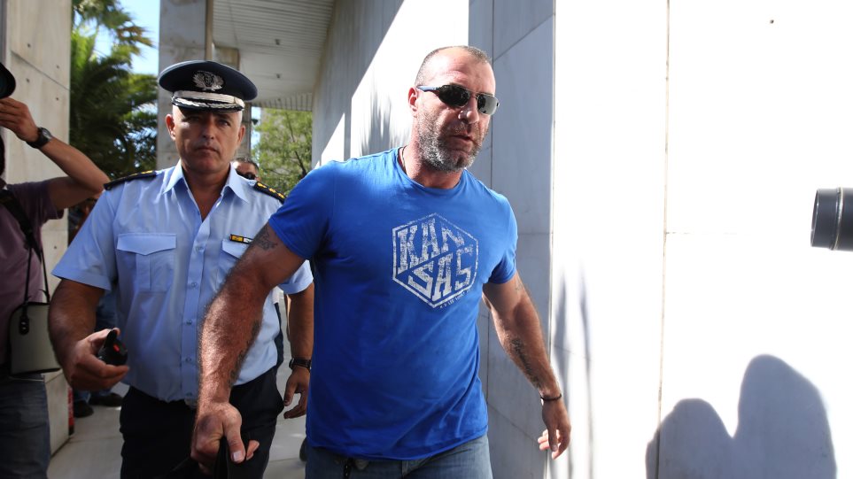 Ο Μίχος έδειξε τον Λαγό για την επίθεση της Χρυσής Αυγής στο “Συνεργείο”