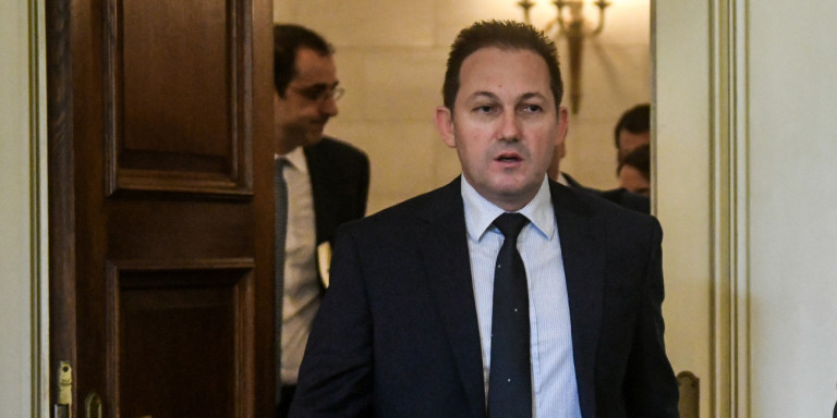 Σύντομα οι νέες διοικήσεις σε ΕΡΤ και ΑΠΕ- Τι είπε ο Πέτσας στην ΕΣΗΕΑ