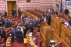 Μητσοτάκης – Κεφαλογιάννη: Ψυχρή χειραψία μετά την ψήφο εμπιστοσύνης στην κυβέρνηση (vid)