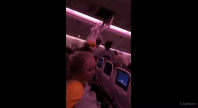 Τρόμος στον αέρα: Boeing έκανε αναγκαστική προσγείωση μετά από φοβερές αναταράξεις με 37&hellip;