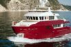 Το εντυπωσιακό “μπορντοκόκκινο” σούπερ γιωτ VitadiMare σε Τήνο, Μύκονο, Πάρο (pics)