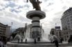 Πινακίδες στα αγάλματα στα Σκόπια που αναγνωρίζουν πως “ο Μέγας Αλέξανδρος ανήκει στην Ελλάδα”
