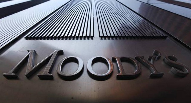 Moody’s: Θετική για το αξιόχρεο των τραπεζών η άρση των capital controls