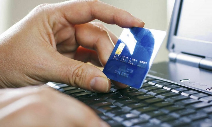 Ανατροπή: Αυξάνεται το κατώτατο όριο ηλεκτρονικών συναλλαγών για το “χτίσιμο” του αφορολόγητου