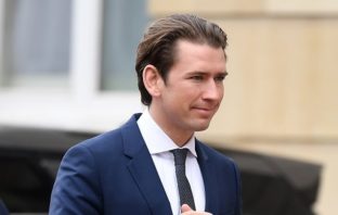 Κυρώσεις κατά του Ερντογάν για το μεταναστευτικό θέλει ο Κουρτς