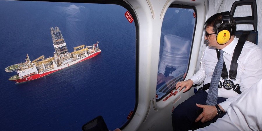 Σόου Ερντογάν: Προκλήσεις σε ζωντανή σύνδεση με τη φρεγάτα που συνοδεύει το Γιαβούζ στην κυπριακή ΑΟΖ