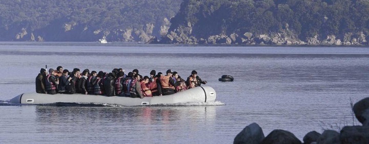 1.000 πρόσφυγες και μετανάστες από τα νησιά στην ενδοχώρα έως τη Δευτέρα