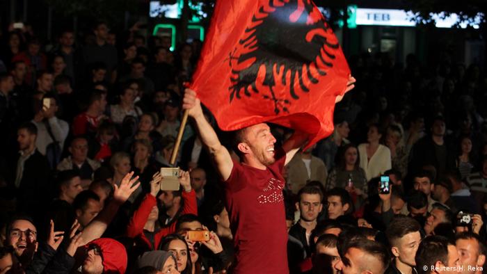 Κρίσιμες εκλογές στο Κοσσυφοπέδιο- Φαβορί η Βιόζα Οσμάνι- Πιέσεις για διάλογο με την Σερβία