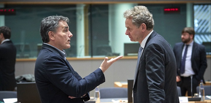 Αιχμηρή απάντηση Τσακαλώτου σε Τόμσεν: Είχε εμμονή για χαμηλότερες συντάξεις και αφορολόγητο