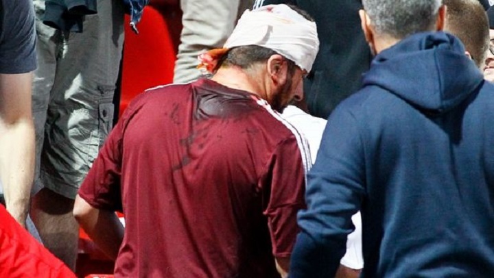 Εικόνες ντροπής: Εισβολή χούλιγκαν στο ματς νέων Ολυμπιακός-Μπάγερν – Τέσσερις τραυματίες (εικόνες, vid)