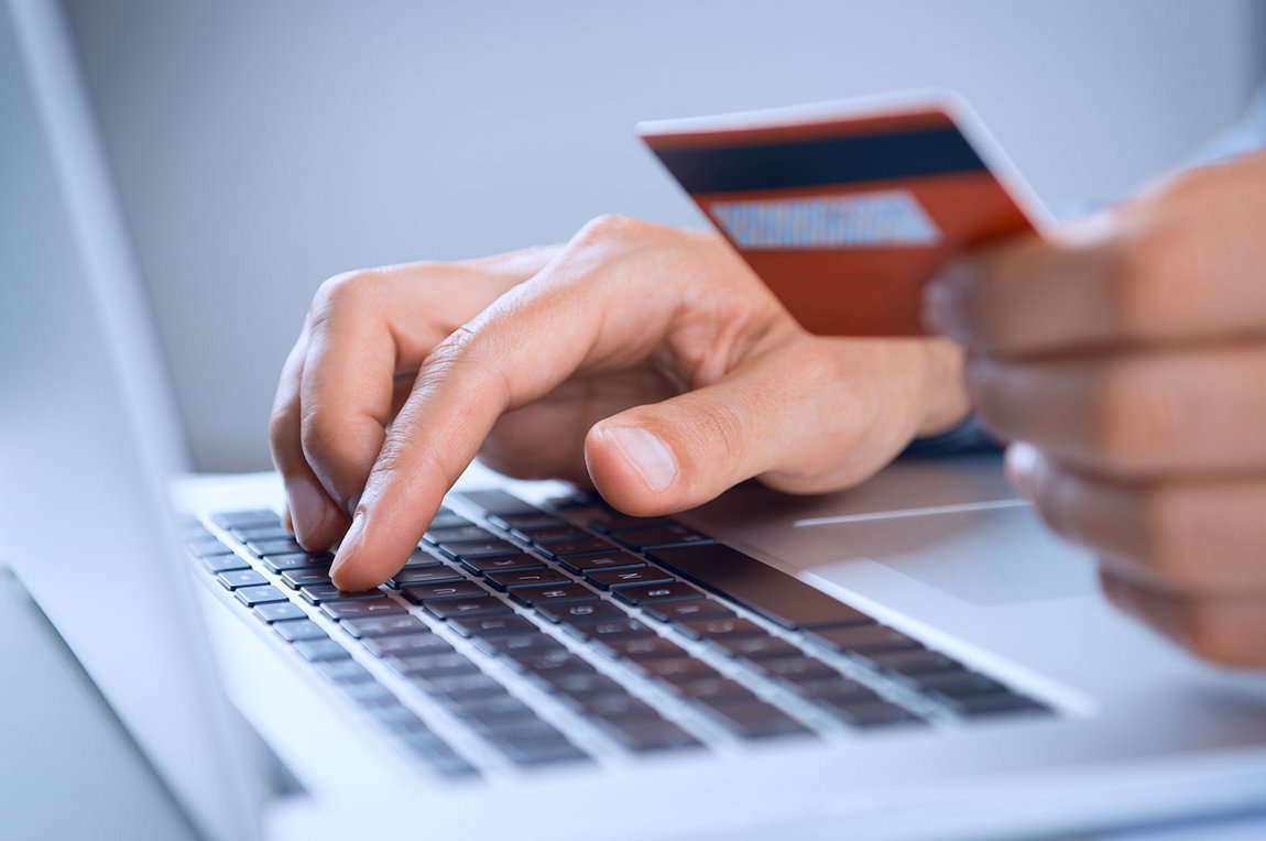 Αποσυνδέονται οι ηλεκτρονικές συναλλαγές από το αφορολόγητο – Τα σενάρια που εξετάζονται
