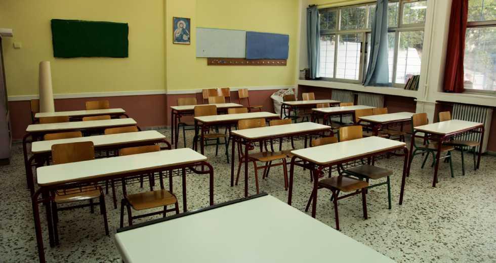 Μαθητής με πρόβλημα ψυχικής υγείας έστειλε στο νοσοκομείο τη δασκάλα του – Δεν είχε παράλληλη στήριξη