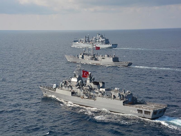 Προκλητική τουρκική Navtex κόβει το Αιγαίο στα δύο