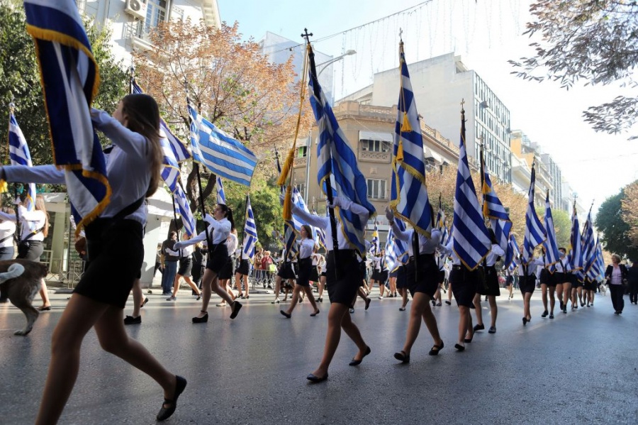 Πλήθος κόσμου στην μαθητική παρέλαση της Αθήνας