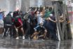 Χάος στη Χιλή: Χιλιάδες διαδηλωτές στους δρόμους – Ο στρατός ρίχνει στο ψαχνό (εικόνες, vid)