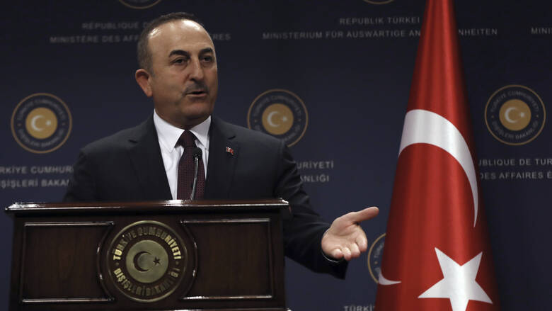 Ο Τσαβούσογλου ισχυρίζεται ότι η Ελλάδα “πνίγει πρόσφυγες στο Αιγαίο”!