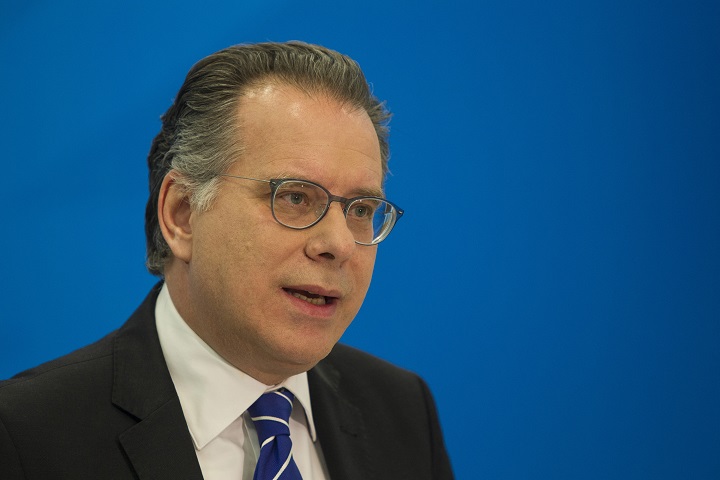 Απόγνωση για το προσφυγικό: Στην Άγκυρα Ζεεχόφερ, Αβραμόπουλος και…”παράλληλα” Κουμουτσάκος