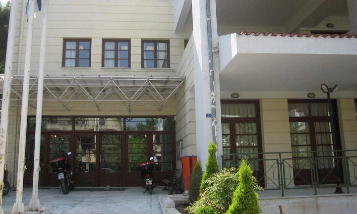 Επίθεση με μπογιές στο Δημαρχείο Πεντέλης