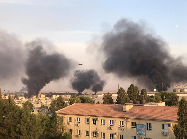 Τουρκική εισβολή: Σφοδροί βομβαρδισμοί εναντίον των Κούρδων στη Συρία – Τουλάχιστον 15 νεκροί