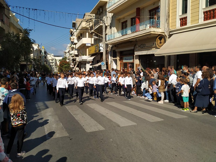 Τους τρέλανε όλους στην παρέλαση – Έκανε… DAB μπροστά στην εξέδρα των επισήμων…