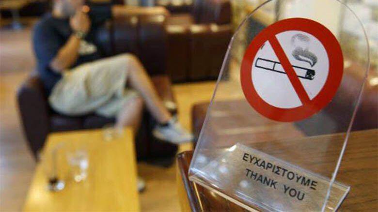 Κάπνισμα σε “απαγορευμένο” χώρο; Τριψήφιο αριθμό καταγγελιών ανακοινώνει ο Κικίλιας