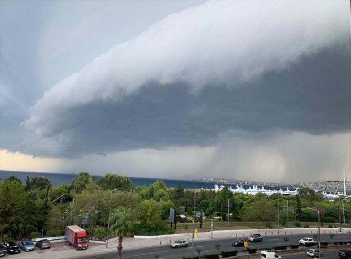 Αυτό είναι το shelf cloud που “σκέπασε” το απόγευμα την Αθήνα (vid)