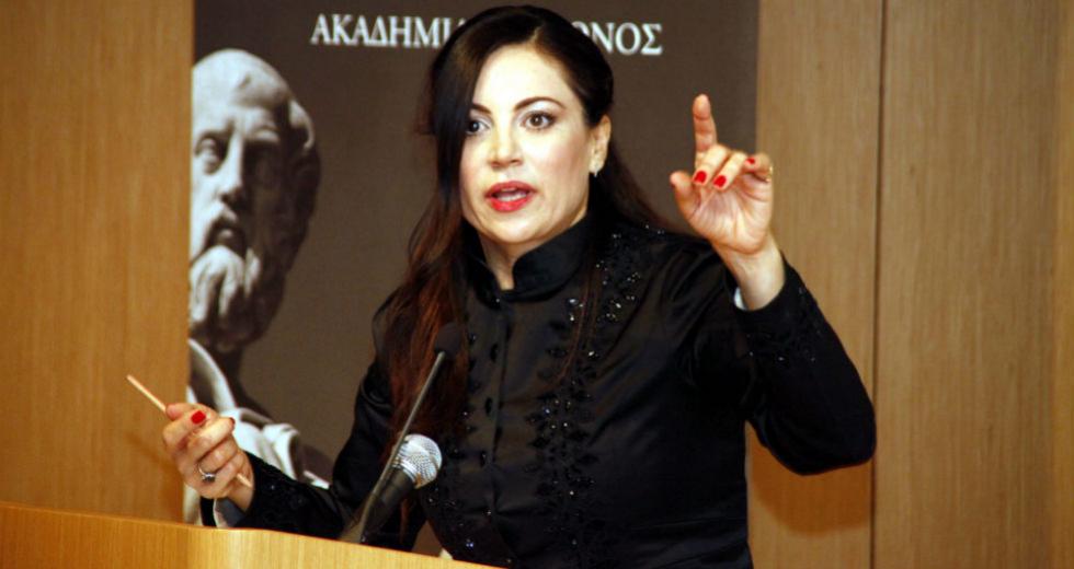 Η Βίκυ Φλέσσα δεν εξελέγη ευρωβουλευτής αλλά παίρνει απόσπαση στη Βουλή για να κάνει εκπομπές&hellip;
