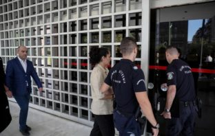 Όχι στην έκδοση της Ιρανής, Σαραρέ Κχαντεμί από τον Άρειο Πάγο