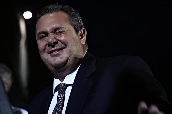 Αγνώριστος ο Πάνος Καμμένος μαζί με τον Μάκη Τριανταφυλλόπουλο σε σπάνια βραδινή έξοδο&hellip;