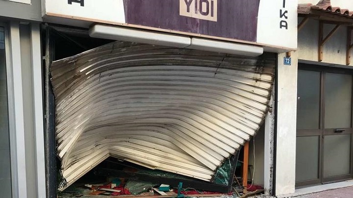 Αρτέμιδα: Άγρια καταδίωξη και συλλήψεις μετά από ληστεία σε κοσμηματοπωλείο