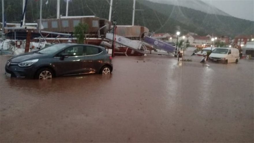 Στο έλεος της κακοκαιρίας Κεφαλονιά και Ιθάκη – Πλημμύρες, κλειστά σχολεία (εικόνες, vid)
