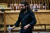 Παραλήρημα Μπαρμπαρούση στη δίκη της ΧΑ: Δεν χαρίζω τη σβάστικα στον Χίτλερ – Τι είπε ο Ηλ. Παναγιώταρος