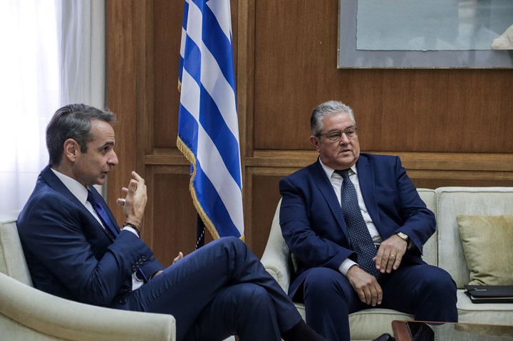 Ο διάλογος Μητσοτάκη-Κουτσούμπα για το κρύωμα και τη Φώφη!