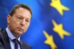 Novartis: Στο “κόκκινο” η αντιπαράθεση μετά την εμπλοκή Στουρνάρα